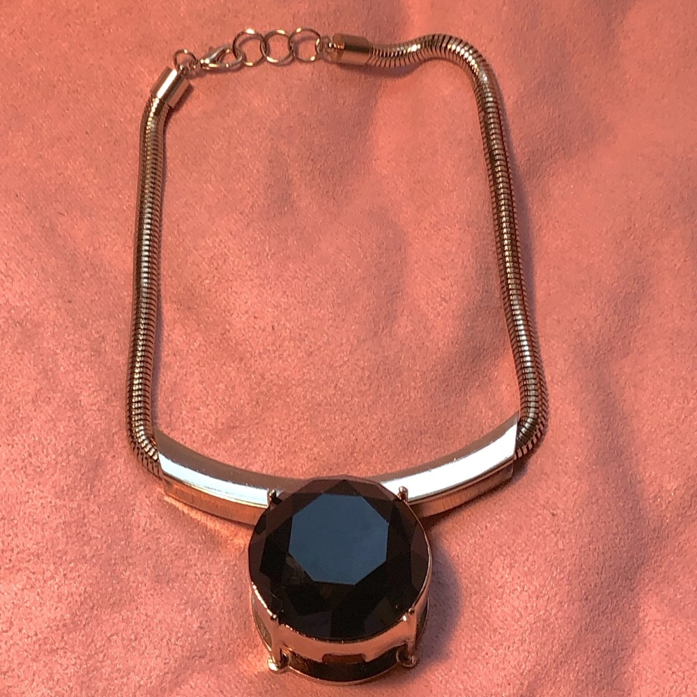 The big stone necklace brings great peace